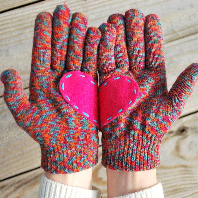 the DIY HEART GLOVES
